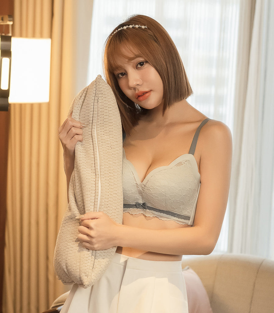 Wireless Seamless FLower Embroidery Push Up Comfy Bra Set Light Blue
