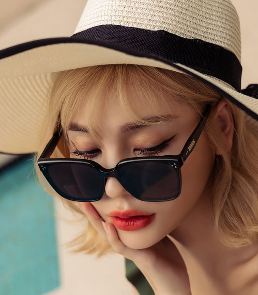 Trandy Small Face Square Frame Sunglasses Black