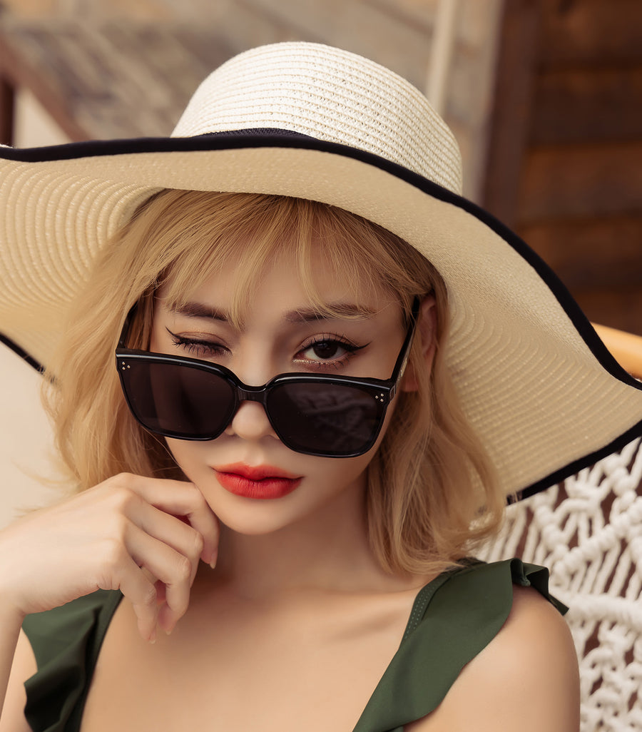 Trandy Small Face Square Frame Sunglasses Black