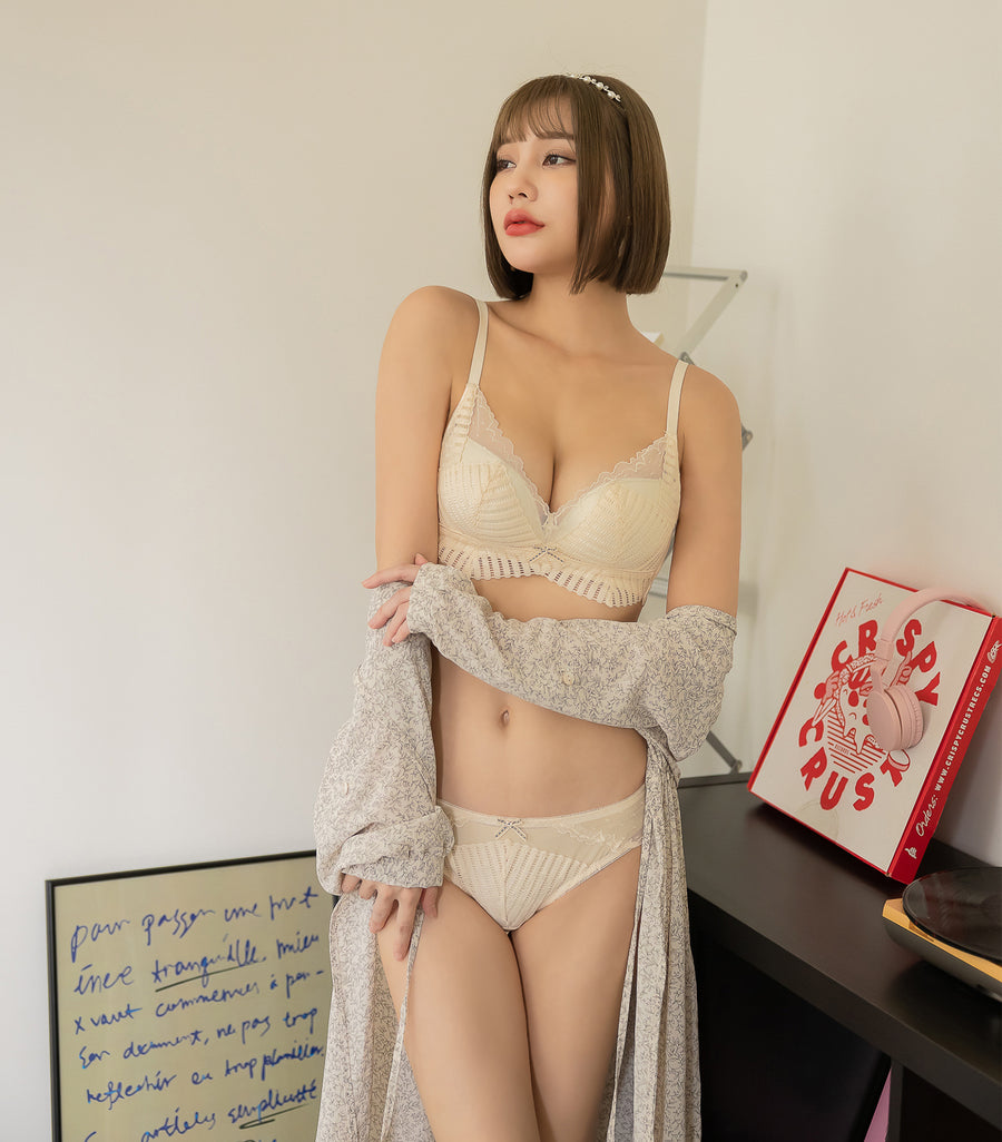 Concentrated Lifting V-shaped Lace Mesh Beauty Wireless Bra Set Beige