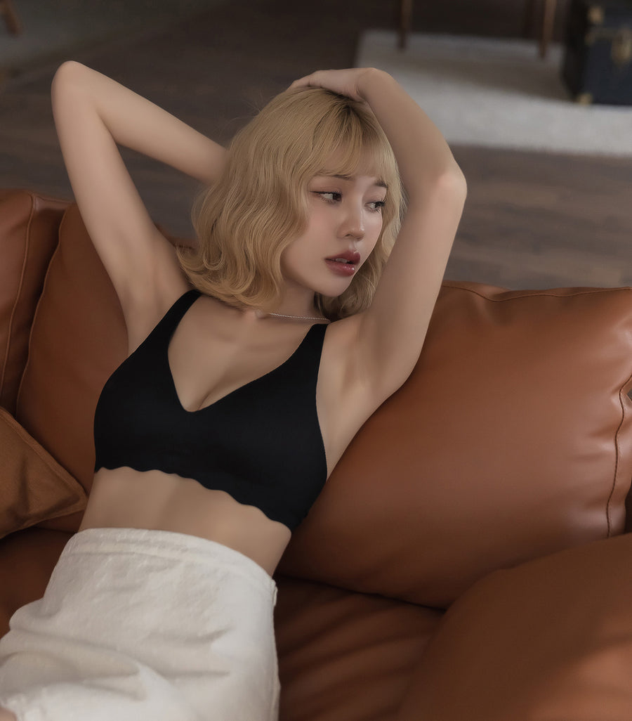 Concentrated Comfy Wireless Wave Hem Bra - No Panty Black