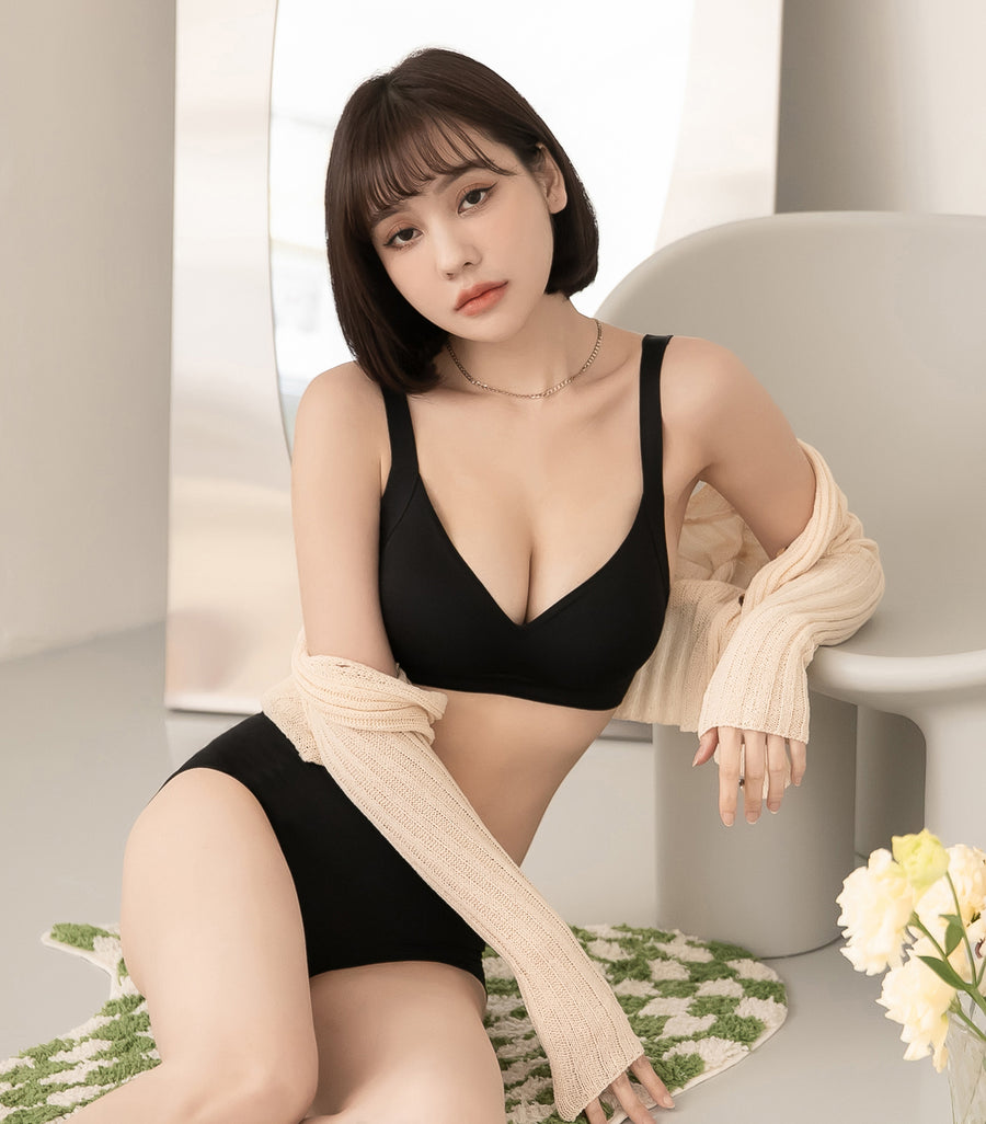 Comfortably Concentrated Seemless Wireless Modifying Bra Set Black