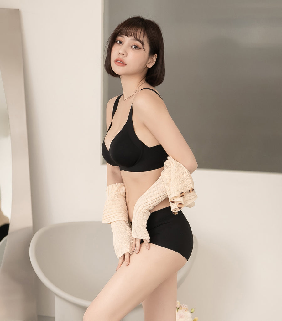Comfortably Concentrated Seemless Wireless Modifying Bra Set Black
