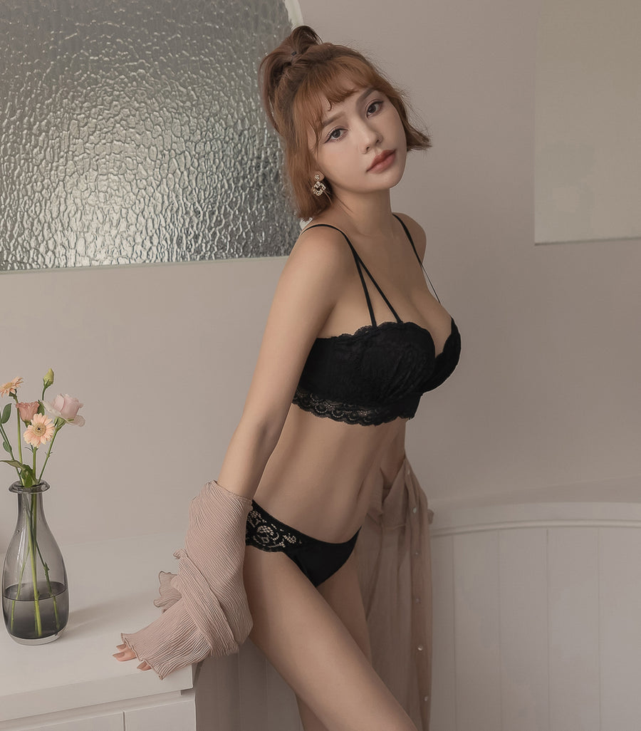 Plump and Push-up Solid Cup Lace Wireless Bra Set Black