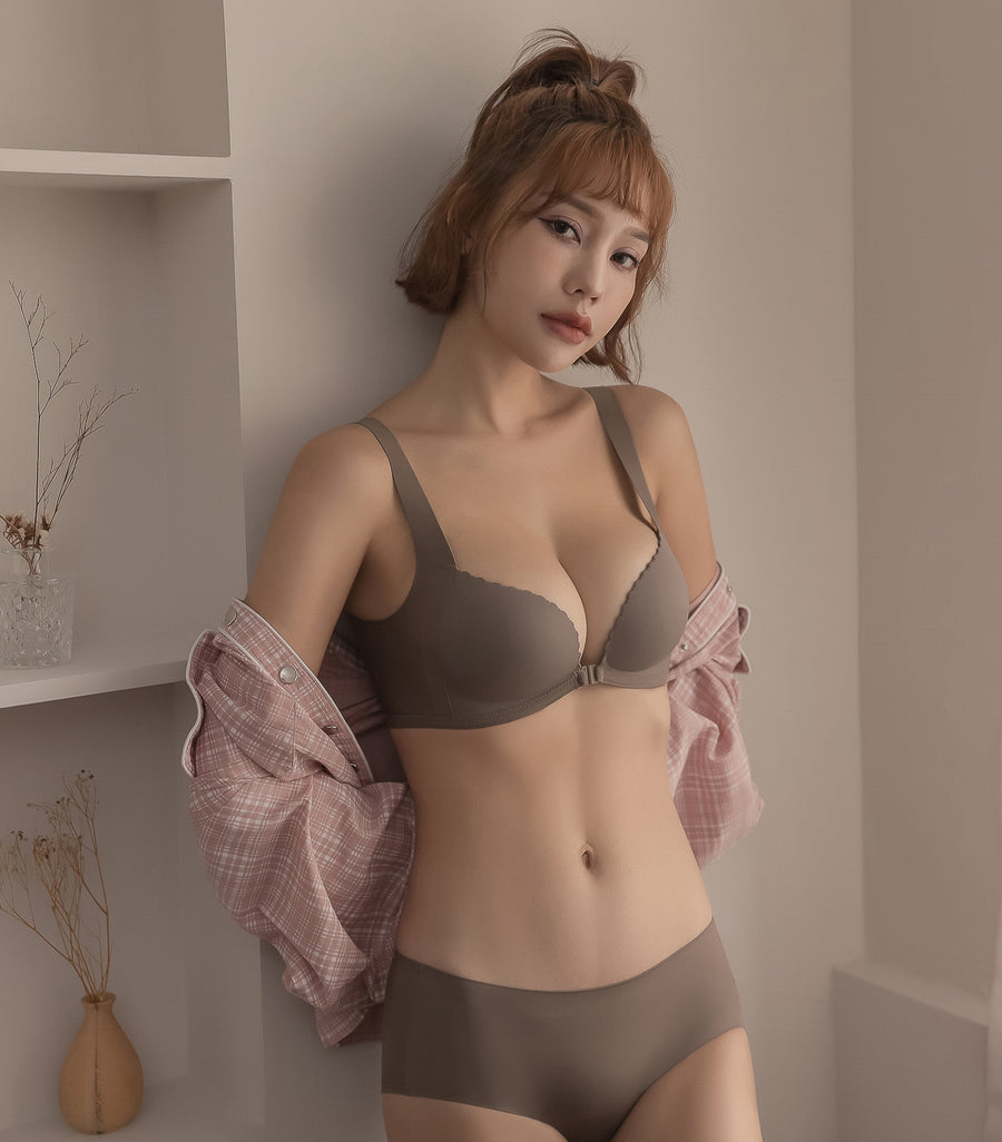 Deep V Front Buckle Comfortable Seamless and Wireless Bra Set Coco