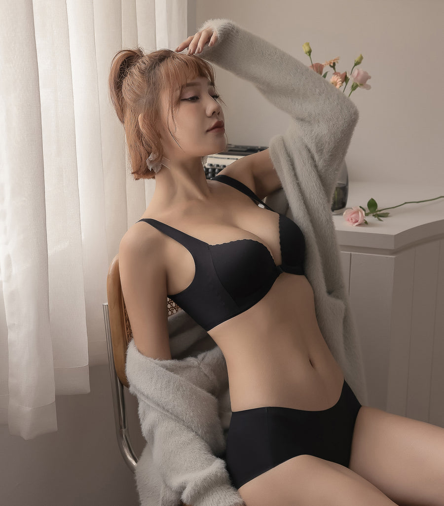 Deep V Front Buckle Comfortable Seamless and Wireless Bra Set Black