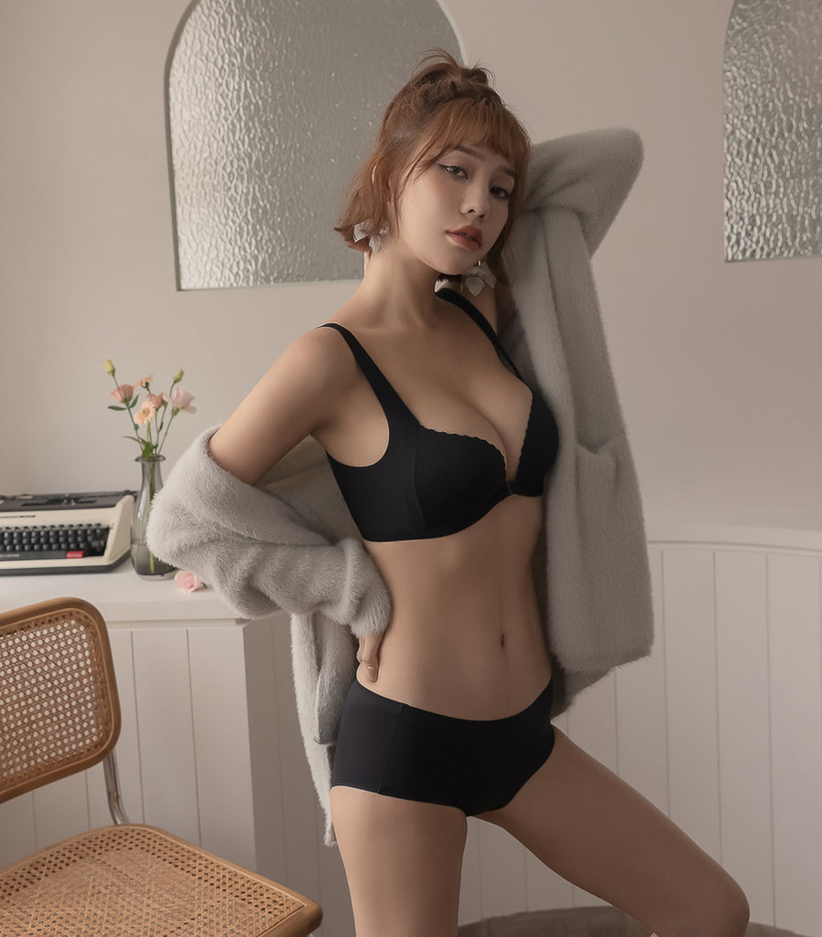 Deep V Front Buckle Comfortable Seamless and Wireless Bra Set Black