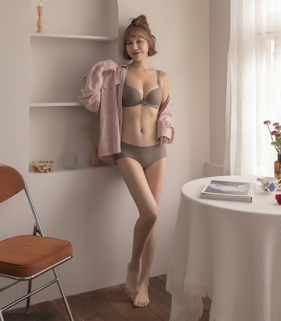 Deep V Front Buckle Comfortable Seamless and Wireless Bra Set Coco