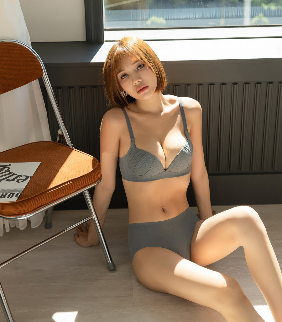 Push-up and Plump Solid Wrinkled Comfortable Covered Wireless Bra Set Grey